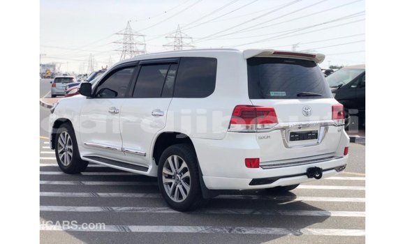 Buy Import Toyota Land Cruiser White Car in Import - Dubai in Ali Sabieh Region Buy Import Toyota Land Cruiser White Car in Import - Dubai in Ali Sabieh Region