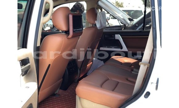 Buy Import Toyota Land Cruiser White Car in Import - Dubai in Ali Sabieh Region Buy Import Toyota Land Cruiser White Car in Import - Dubai in Ali Sabieh Region