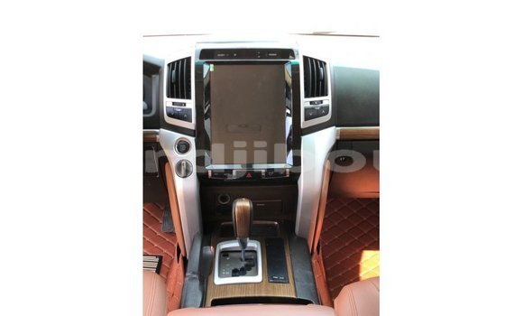 Buy Import Toyota Land Cruiser White Car in Import - Dubai in Ali Sabieh Region Buy Import Toyota Land Cruiser White Car in Import - Dubai in Ali Sabieh Region