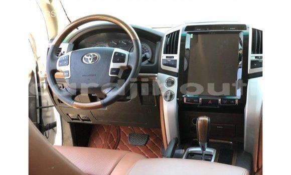 Buy Import Toyota Land Cruiser White Car in Import - Dubai in Ali Sabieh Region Buy Import Toyota Land Cruiser White Car in Import - Dubai in Ali Sabieh Region