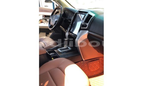Buy Import Toyota Land Cruiser White Car in Import - Dubai in Ali Sabieh Region Buy Import Toyota Land Cruiser White Car in Import - Dubai in Ali Sabieh Region