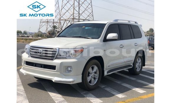 Acheter Import Voiture Toyota Land Cruiser Blanc à Import - Dubai, Ali Sabieh Region