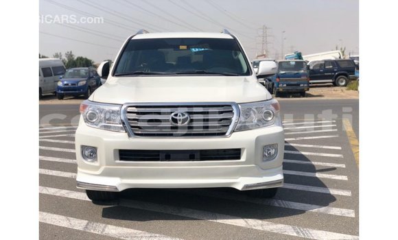 Buy Import Toyota Land Cruiser White Car in Import - Dubai in Ali Sabieh Region Buy Import Toyota Land Cruiser White Car in Import - Dubai in Ali Sabieh Region