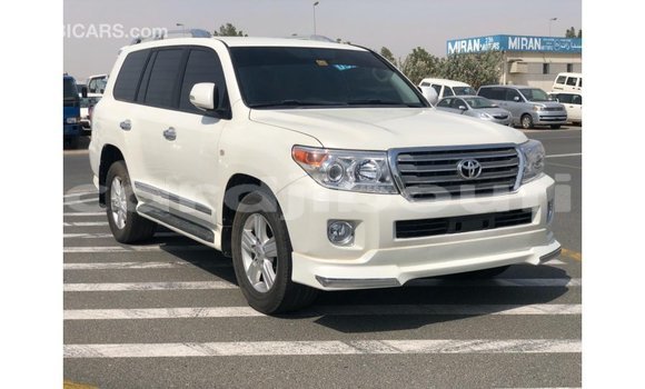 Buy Import Toyota Land Cruiser White Car in Import - Dubai in Ali Sabieh Region Buy Import Toyota Land Cruiser White Car in Import - Dubai in Ali Sabieh Region