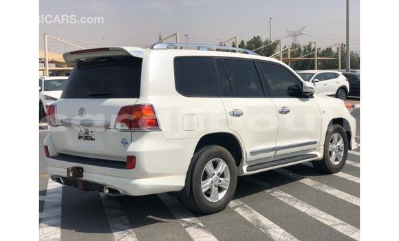 Buy Import Toyota Land Cruiser White Car in Import - Dubai in Ali Sabieh Region Buy Import Toyota Land Cruiser White Car in Import - Dubai in Ali Sabieh Region