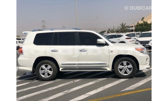 Buy Import Toyota Land Cruiser White Car in Import - Dubai in Ali Sabieh Region Buy Import Toyota Land Cruiser White Car in Import - Dubai in Ali Sabieh Region
