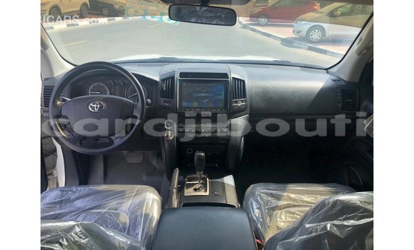 Buy Import Toyota Land Cruiser White Car in Import - Dubai in Ali Sabieh Region Buy Import Toyota Land Cruiser White Car in Import - Dubai in Ali Sabieh Region