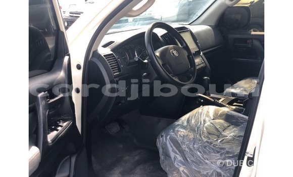 Buy Import Toyota Land Cruiser White Car in Import - Dubai in Ali Sabieh Region Buy Import Toyota Land Cruiser White Car in Import - Dubai in Ali Sabieh Region