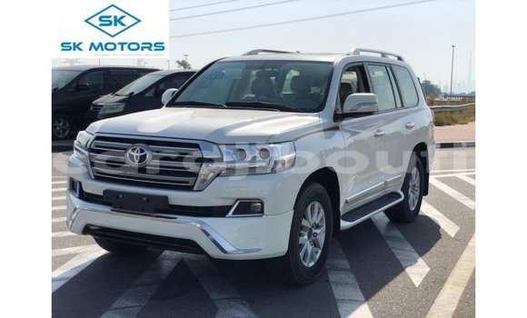 Buy Import Toyota Land Cruiser White Car in Import - Dubai in Ali Sabieh Region