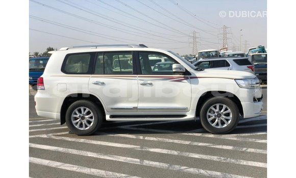 Buy Import Toyota Land Cruiser White Car in Import - Dubai in Ali Sabieh Region Buy Import Toyota Land Cruiser White Car in Import - Dubai in Ali Sabieh Region