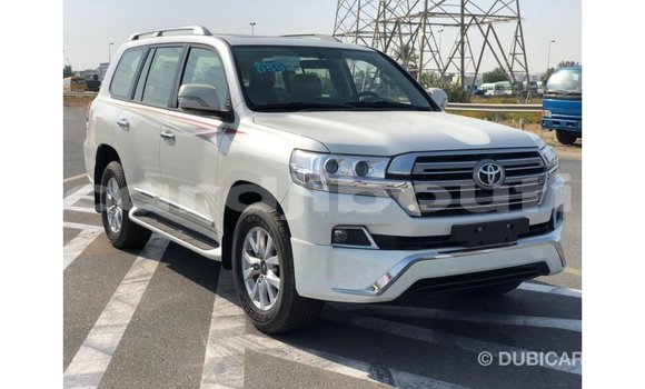 Buy Import Toyota Land Cruiser White Car in Import - Dubai in Ali Sabieh Region Buy Import Toyota Land Cruiser White Car in Import - Dubai in Ali Sabieh Region