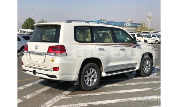Buy Import Toyota Land Cruiser White Car in Import - Dubai in Ali Sabieh Region Buy Import Toyota Land Cruiser White Car in Import - Dubai in Ali Sabieh Region