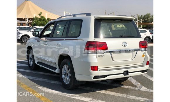 Buy Import Toyota Land Cruiser White Car in Import - Dubai in Ali Sabieh Region Buy Import Toyota Land Cruiser White Car in Import - Dubai in Ali Sabieh Region