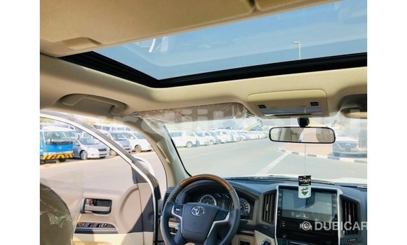 Buy Import Toyota Land Cruiser White Car in Import - Dubai in Ali Sabieh Region Buy Import Toyota Land Cruiser White Car in Import - Dubai in Ali Sabieh Region