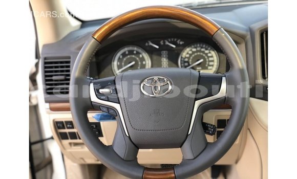 Buy Import Toyota Land Cruiser White Car in Import - Dubai in Ali Sabieh Region Buy Import Toyota Land Cruiser White Car in Import - Dubai in Ali Sabieh Region