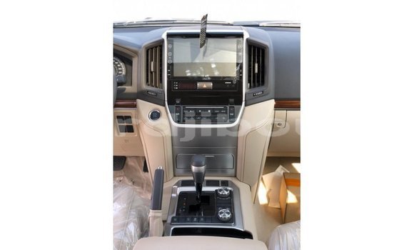Buy Import Toyota Land Cruiser White Car in Import - Dubai in Ali Sabieh Region Buy Import Toyota Land Cruiser White Car in Import - Dubai in Ali Sabieh Region