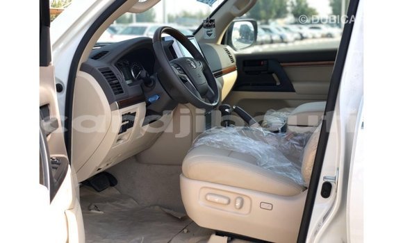 Buy Import Toyota Land Cruiser White Car in Import - Dubai in Ali Sabieh Region Buy Import Toyota Land Cruiser White Car in Import - Dubai in Ali Sabieh Region