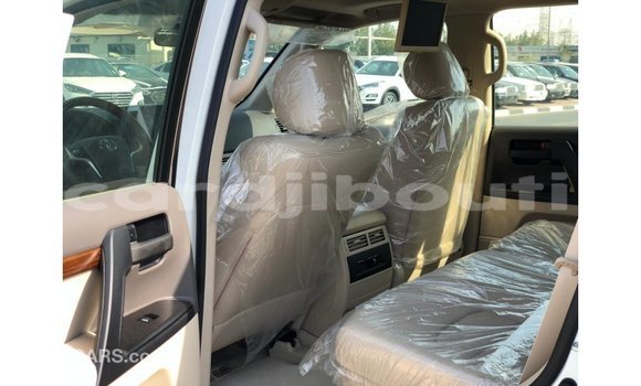 Buy Import Toyota Land Cruiser White Car in Import - Dubai in Ali Sabieh Region Buy Import Toyota Land Cruiser White Car in Import - Dubai in Ali Sabieh Region
