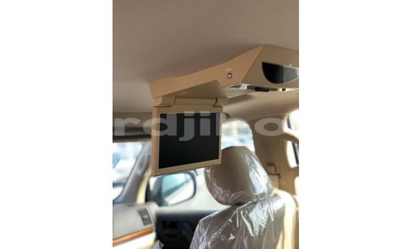 Buy Import Toyota Land Cruiser White Car in Import - Dubai in Ali Sabieh Region Buy Import Toyota Land Cruiser White Car in Import - Dubai in Ali Sabieh Region