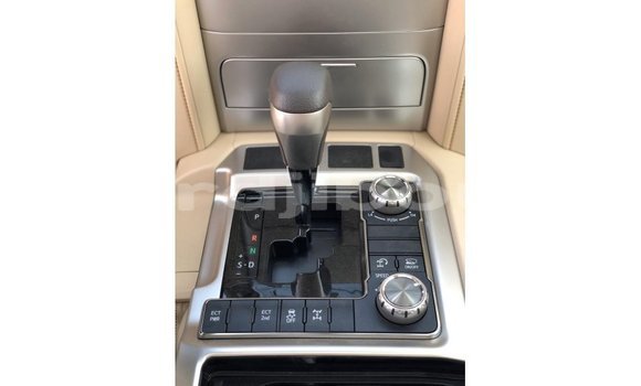 Buy Import Toyota Land Cruiser White Car in Import - Dubai in Ali Sabieh Region Buy Import Toyota Land Cruiser White Car in Import - Dubai in Ali Sabieh Region