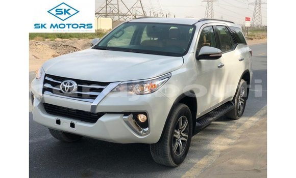 Buy Import Toyota Fortuner White Car in Import - Dubai in Ali Sabieh Region