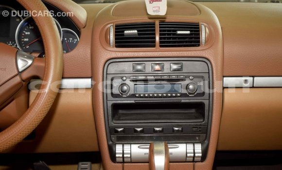 Acheter Import Voiture Porsche Cayenne Vert à Import - Dubai, Ali Sabieh Region Acheter Import Voiture Porsche Cayenne Vert à Import - Dubai, Ali Sabieh Region