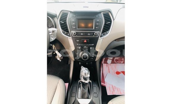Buy Import Hyundai Santa Fe Other Car in Import - Dubai in Ali Sabieh Region Buy Import Hyundai Santa Fe Other Car in Import - Dubai in Ali Sabieh Region