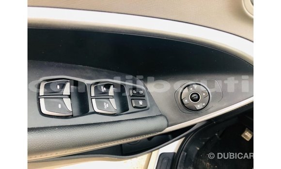 Buy Import Hyundai Santa Fe Other Car in Import - Dubai in Ali Sabieh Region Buy Import Hyundai Santa Fe Other Car in Import - Dubai in Ali Sabieh Region