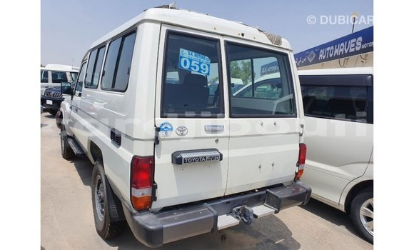 Buy Import Toyota Land Cruiser White Car in Import - Dubai in Ali Sabieh Region Buy Import Toyota Land Cruiser White Car in Import - Dubai in Ali Sabieh Region
