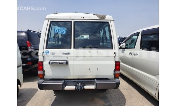 Buy Import Toyota Land Cruiser White Car in Import - Dubai in Ali Sabieh Region Buy Import Toyota Land Cruiser White Car in Import - Dubai in Ali Sabieh Region