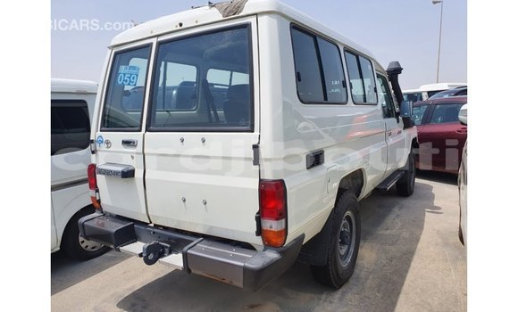 Buy Import Toyota Land Cruiser White Car in Import - Dubai in Ali Sabieh Region Buy Import Toyota Land Cruiser White Car in Import - Dubai in Ali Sabieh Region
