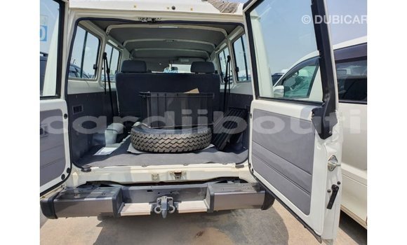 Buy Import Toyota Land Cruiser White Car in Import - Dubai in Ali Sabieh Region Buy Import Toyota Land Cruiser White Car in Import - Dubai in Ali Sabieh Region