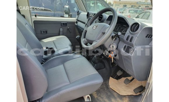 Buy Import Toyota Land Cruiser White Car in Import - Dubai in Ali Sabieh Region Buy Import Toyota Land Cruiser White Car in Import - Dubai in Ali Sabieh Region