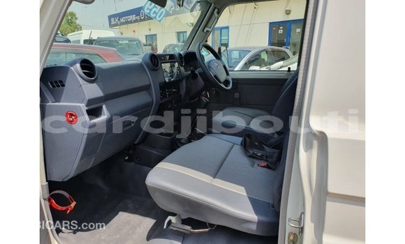 Buy Import Toyota Land Cruiser White Car in Import - Dubai in Ali Sabieh Region Buy Import Toyota Land Cruiser White Car in Import - Dubai in Ali Sabieh Region