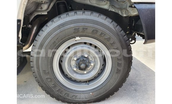 Buy Import Toyota Land Cruiser White Car in Import - Dubai in Ali Sabieh Region Buy Import Toyota Land Cruiser White Car in Import - Dubai in Ali Sabieh Region