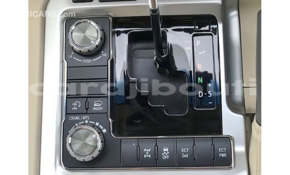 Acheter Import Voiture Toyota Land Cruiser Rouge à Import - Dubai, Ali Sabieh Region Acheter Import Voiture Toyota Land Cruiser Rouge à Import - Dubai, Ali Sabieh Region