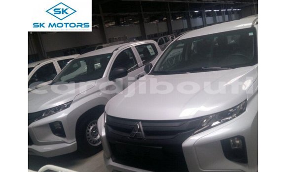 Acheter Import Voiture Mitsubishi L200 Blanc à Import - Dubai, Ali Sabieh Region Acheter Import Voiture Mitsubishi L200 Blanc à Import - Dubai, Ali Sabieh Region