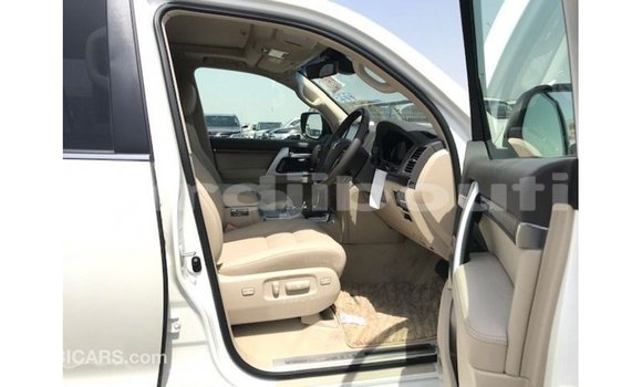 Acheter Import Voiture Toyota Land Cruiser Blanc à Import - Dubai, Ali Sabieh Region Acheter Import Voiture Toyota Land Cruiser Blanc à Import - Dubai, Ali Sabieh Region
