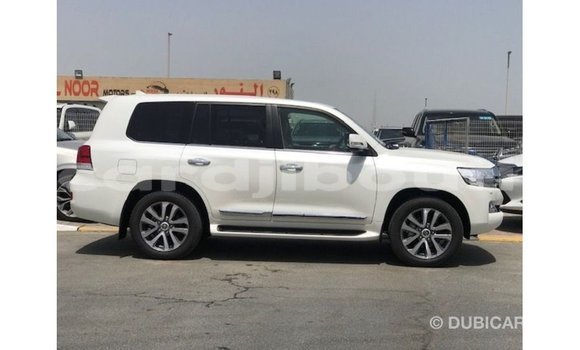 Acheter Import Voiture Toyota Land Cruiser Blanc à Import - Dubai, Ali Sabieh Region Acheter Import Voiture Toyota Land Cruiser Blanc à Import - Dubai, Ali Sabieh Region