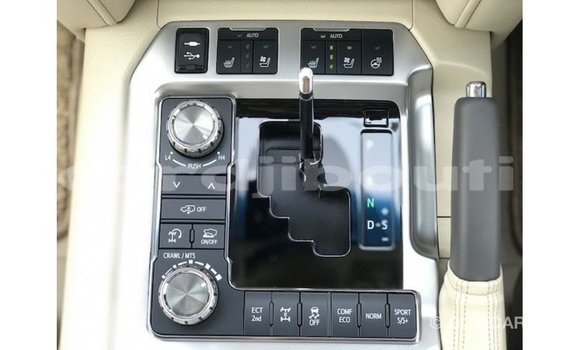 Acheter Import Voiture Toyota Land Cruiser Blanc à Import - Dubai, Ali Sabieh Region Acheter Import Voiture Toyota Land Cruiser Blanc à Import - Dubai, Ali Sabieh Region