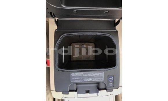 Acheter Import Voiture Toyota Land Cruiser Blanc à Import - Dubai, Ali Sabieh Region Acheter Import Voiture Toyota Land Cruiser Blanc à Import - Dubai, Ali Sabieh Region