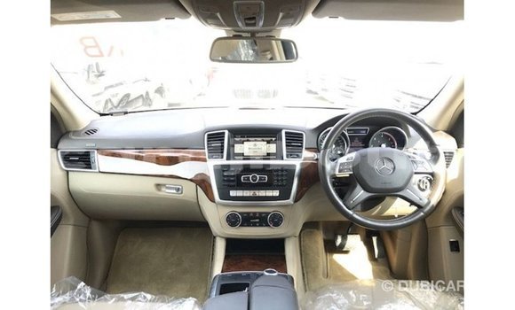 Acheter Import Voiture Mercedes-Benz 190 Blanc à Import - Dubai, Ali Sabieh Region Acheter Import Voiture Mercedes-Benz 190 Blanc à Import - Dubai, Ali Sabieh Region