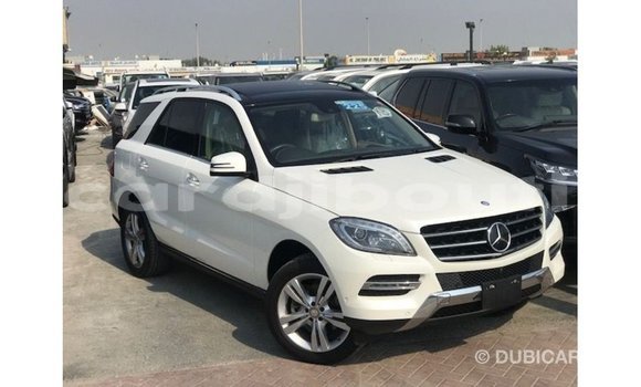 Acheter Import Voiture Mercedes-Benz 190 Blanc à Import - Dubai, Ali Sabieh Region Acheter Import Voiture Mercedes-Benz 190 Blanc à Import - Dubai, Ali Sabieh Region
