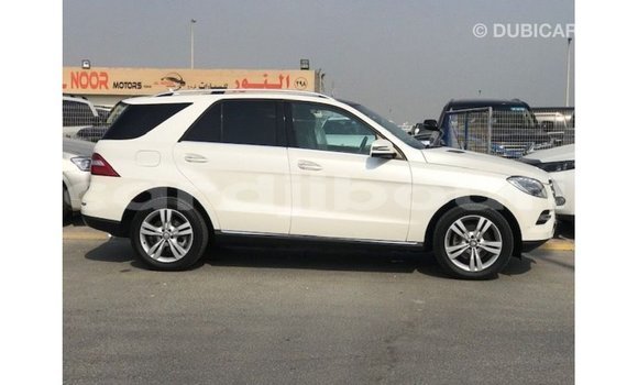 Acheter Import Voiture Mercedes-Benz 190 Blanc à Import - Dubai, Ali Sabieh Region Acheter Import Voiture Mercedes-Benz 190 Blanc à Import - Dubai, Ali Sabieh Region