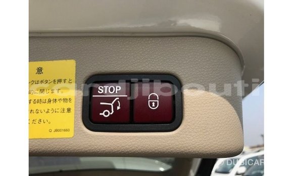 Acheter Import Voiture Mercedes-Benz 190 Blanc à Import - Dubai, Ali Sabieh Region Acheter Import Voiture Mercedes-Benz 190 Blanc à Import - Dubai, Ali Sabieh Region