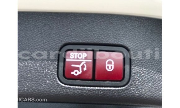 Acheter Import Voiture Mercedes-Benz 190 Blanc à Import - Dubai, Ali Sabieh Region Acheter Import Voiture Mercedes-Benz 190 Blanc à Import - Dubai, Ali Sabieh Region