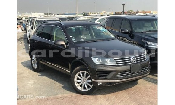 Acheter Import Voiture Volkswagen Touareg Marron à Import - Dubai, Ali Sabieh Region Acheter Import Voiture Volkswagen Touareg Marron à Import - Dubai, Ali Sabieh Region