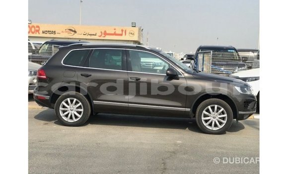 Acheter Import Voiture Volkswagen Touareg Marron à Import - Dubai, Ali Sabieh Region Acheter Import Voiture Volkswagen Touareg Marron à Import - Dubai, Ali Sabieh Region