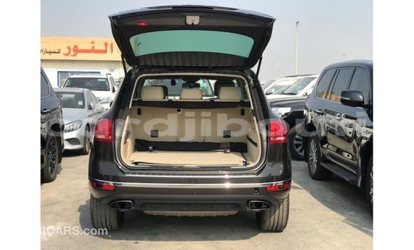 Acheter Import Voiture Volkswagen Touareg Marron à Import - Dubai, Ali Sabieh Region Acheter Import Voiture Volkswagen Touareg Marron à Import - Dubai, Ali Sabieh Region