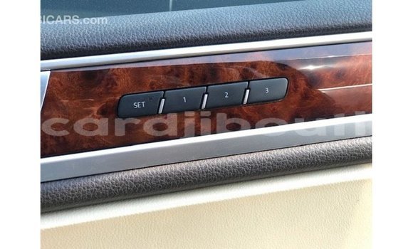 Acheter Import Voiture Volkswagen Touareg Marron à Import - Dubai, Ali Sabieh Region Acheter Import Voiture Volkswagen Touareg Marron à Import - Dubai, Ali Sabieh Region